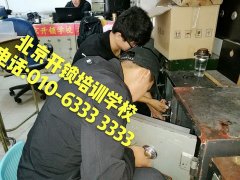 嫩中字人成拔插"